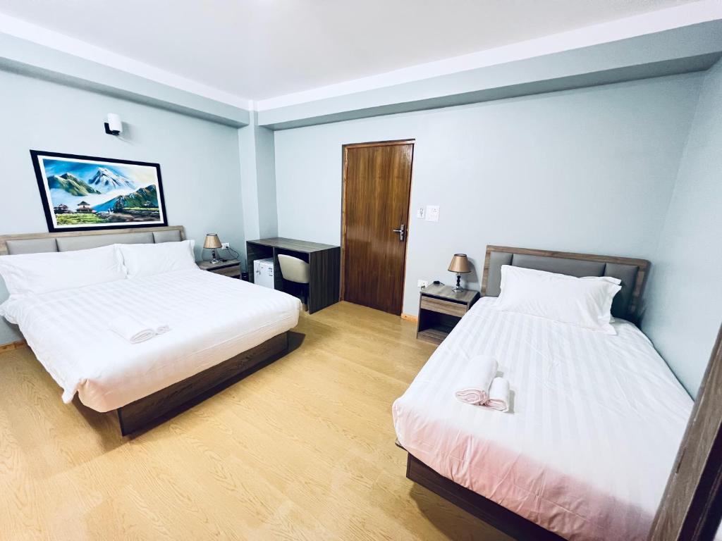 מיטה או מיטות בחדר ב-Boudha Apart Hotel