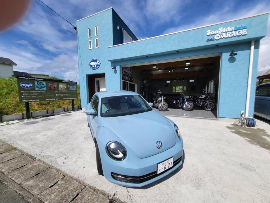 a blue car parked in front of a garage at Seaside Garage Shima - Vacation STAY 85765v in Shima