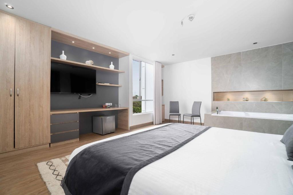 Hotel Plaza del Lili - جناح مع حوض استحمام ساخن