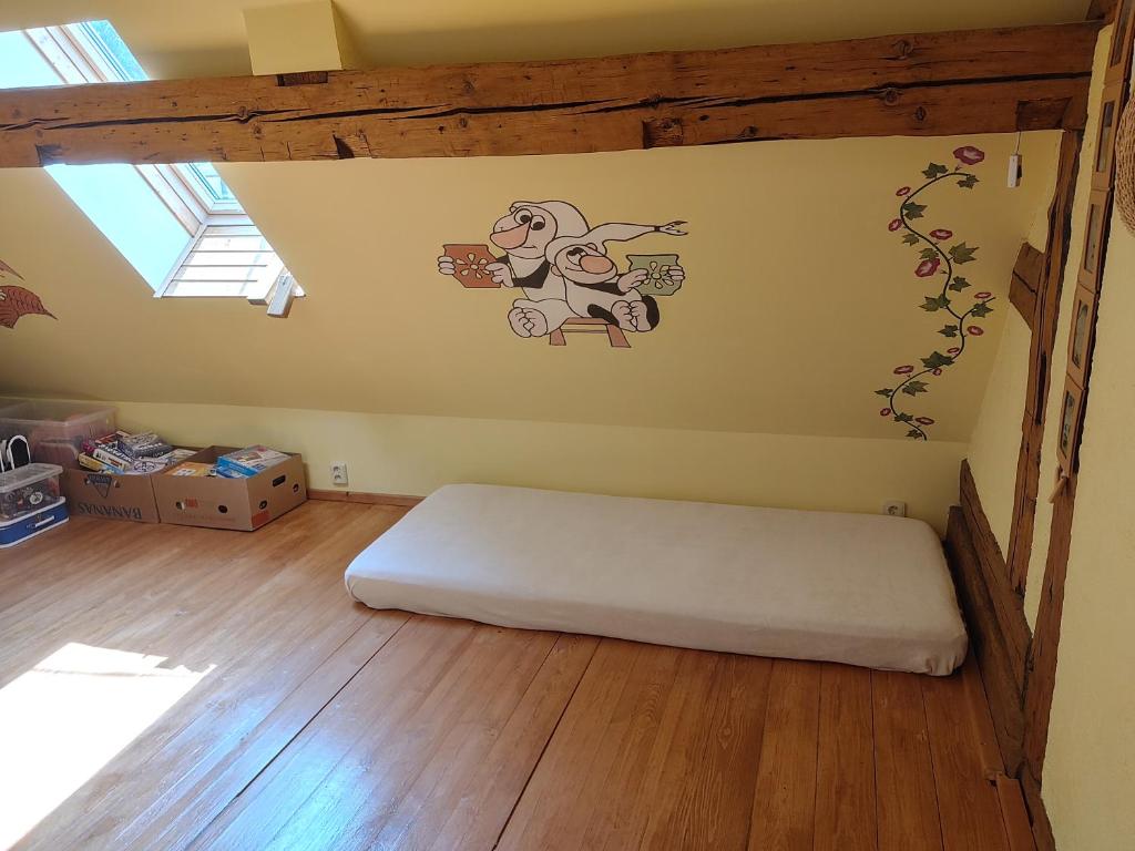 Postel nebo postele na pokoji v ubytování West Bohemian Home, Krajkova 208