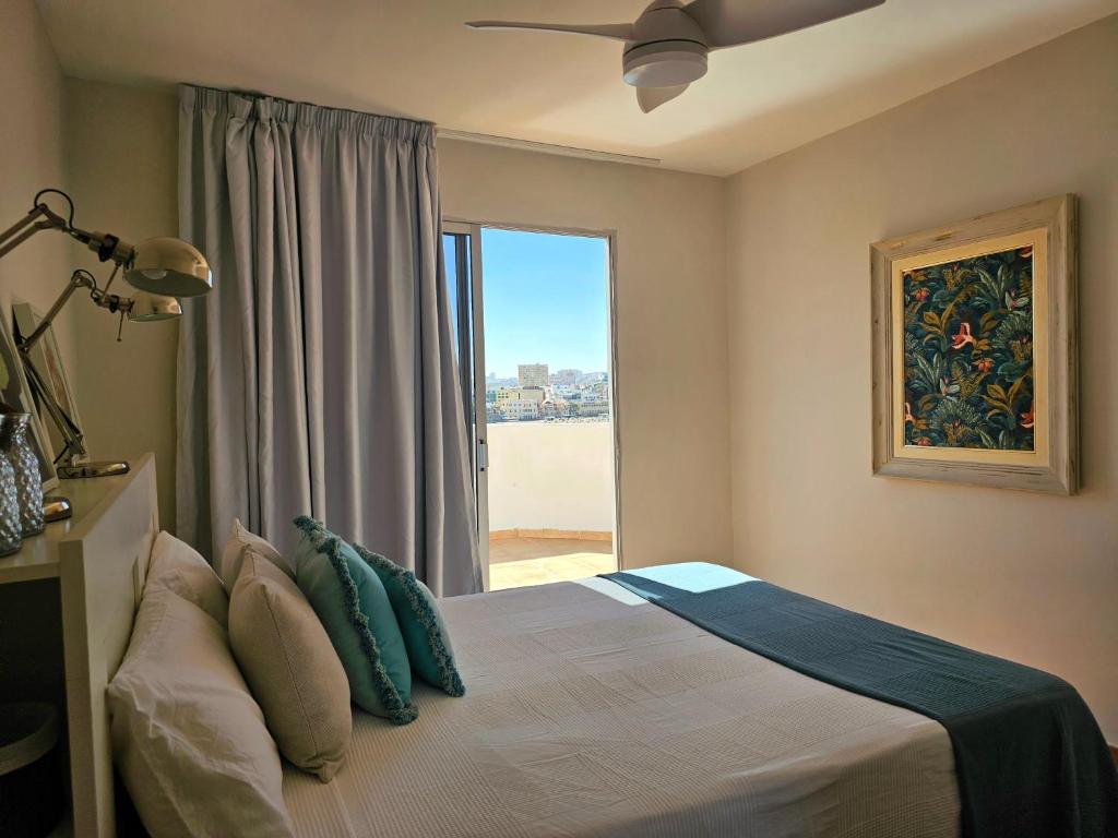 A bed or beds in a room at El ático de Concha