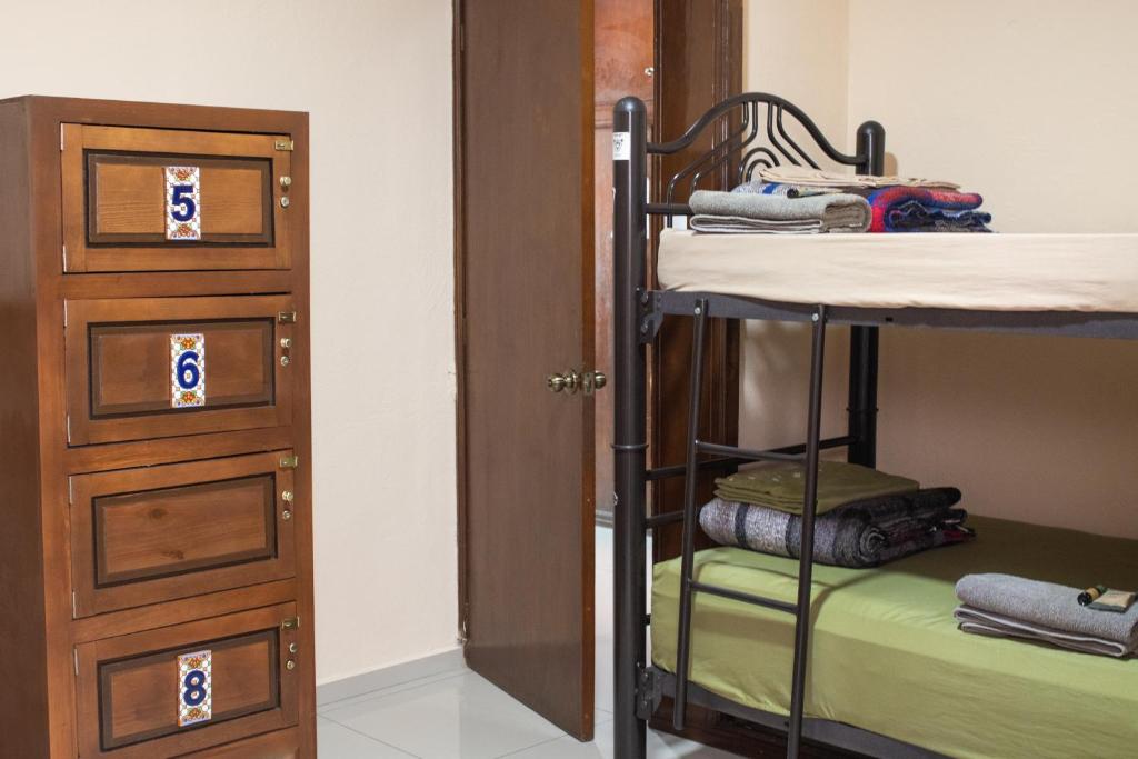 Palanda nebo palandy na pokoji v ubytování Hostal Encounter Guanajuato