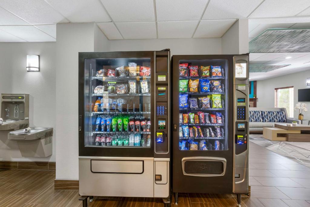 Best Western Plus Springfield Airport Inn photo
