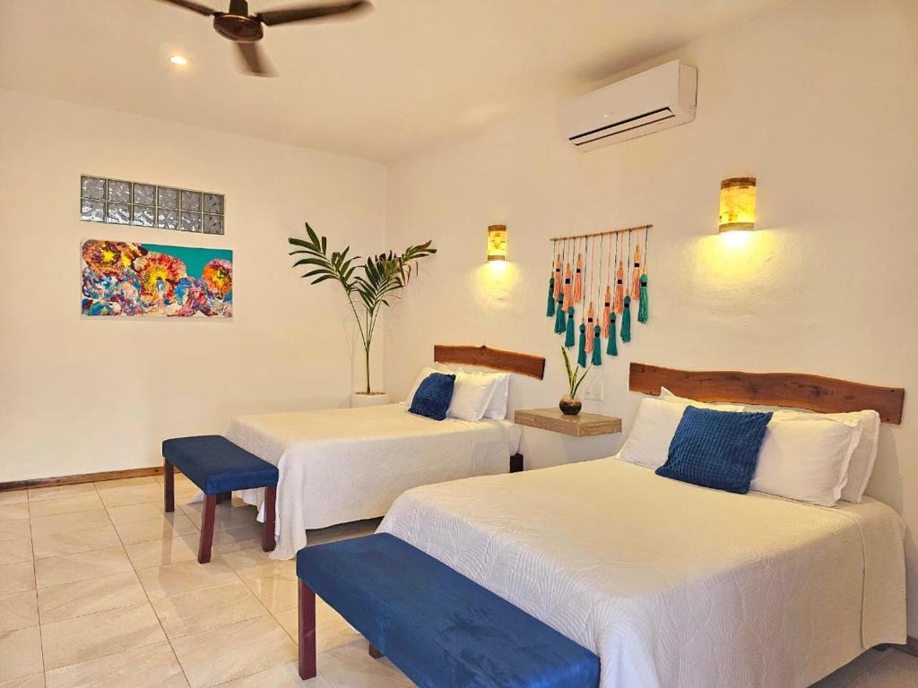 Postel nebo postele na pokoji v ubytování Mayan Majesty Boutique Hotel