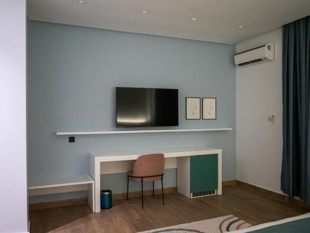 TV a/nebo společenská místnost v ubytování HOTEL HIBA