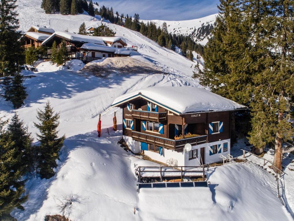 an aerial view of a house in the snow at Chalet H XL in Königsleiten