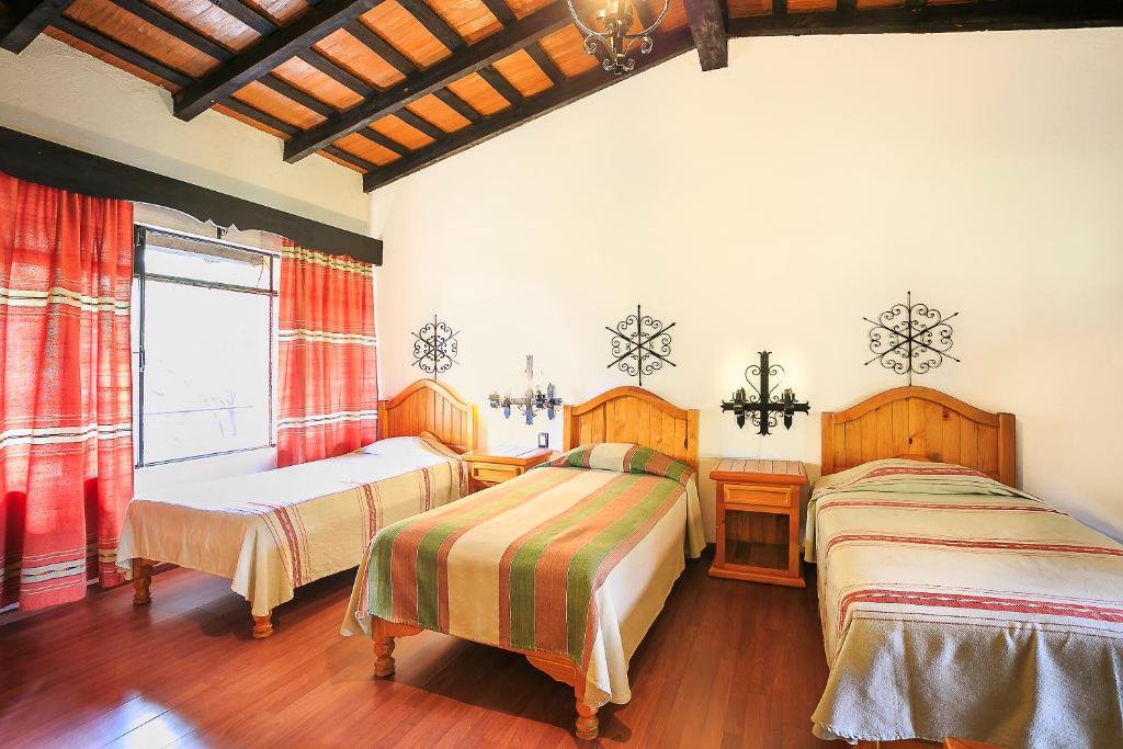 Postel nebo postele na pokoji v ubytování Hotel Pie de la Sierra