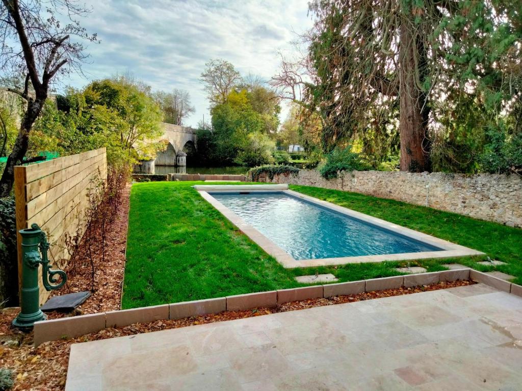 a swimming pool in the middle of a yard at Gîte Bazouges-sur-le-Loir, 6 pièces, 10 personnes - FR-1-410-377 in Bazouges-sur-le-Loir