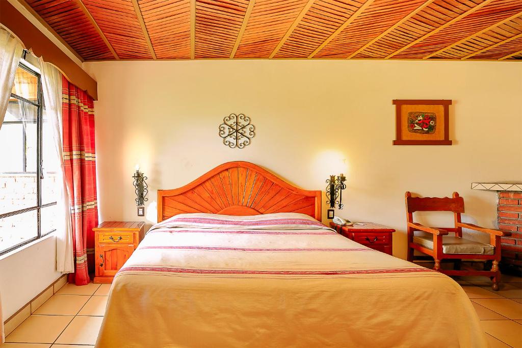 Postel nebo postele na pokoji v ubytování Hotel Pie de la Sierra