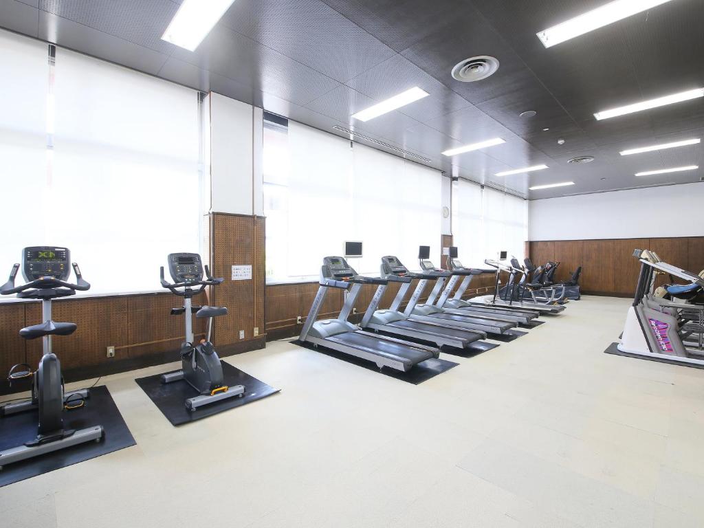 Fitness centrum a/nebo fitness zařízení v ubytování The Yuinchi Hotel Nanjo