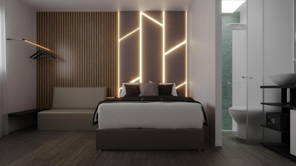 1 dormitorio con 1 cama con luces en la pared en International Stay - Suites/Apês Novíssimo, Moderno, Aconchegante, Bem Localizado e Econômico!, en São Paulo