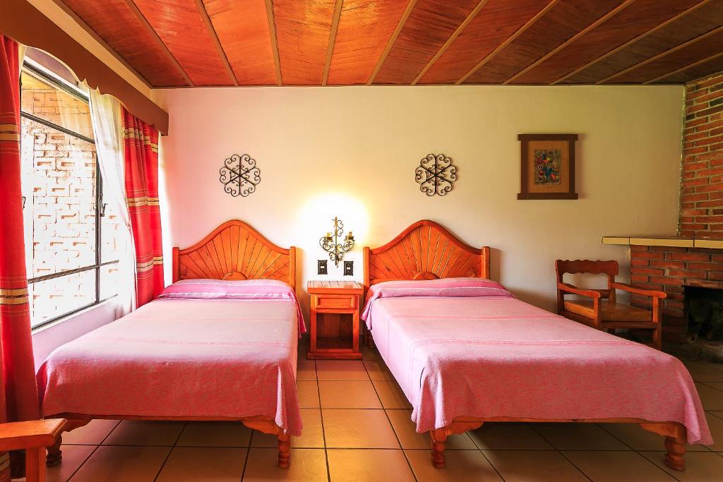 Postel nebo postele na pokoji v ubytování Hotel Pie de la Sierra