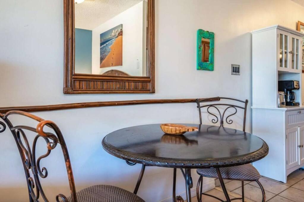 Foto dalla galleria di Kihei Bay Surf 208- Updated partial oceanview studio across from beach a Kihei