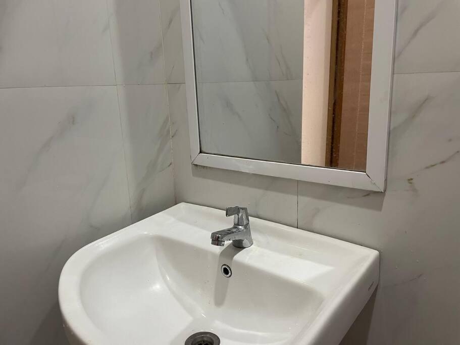 Koupelna v ubytování SYARIAH - Beautiful 3BR Home - 8 min from Centre by Sakura