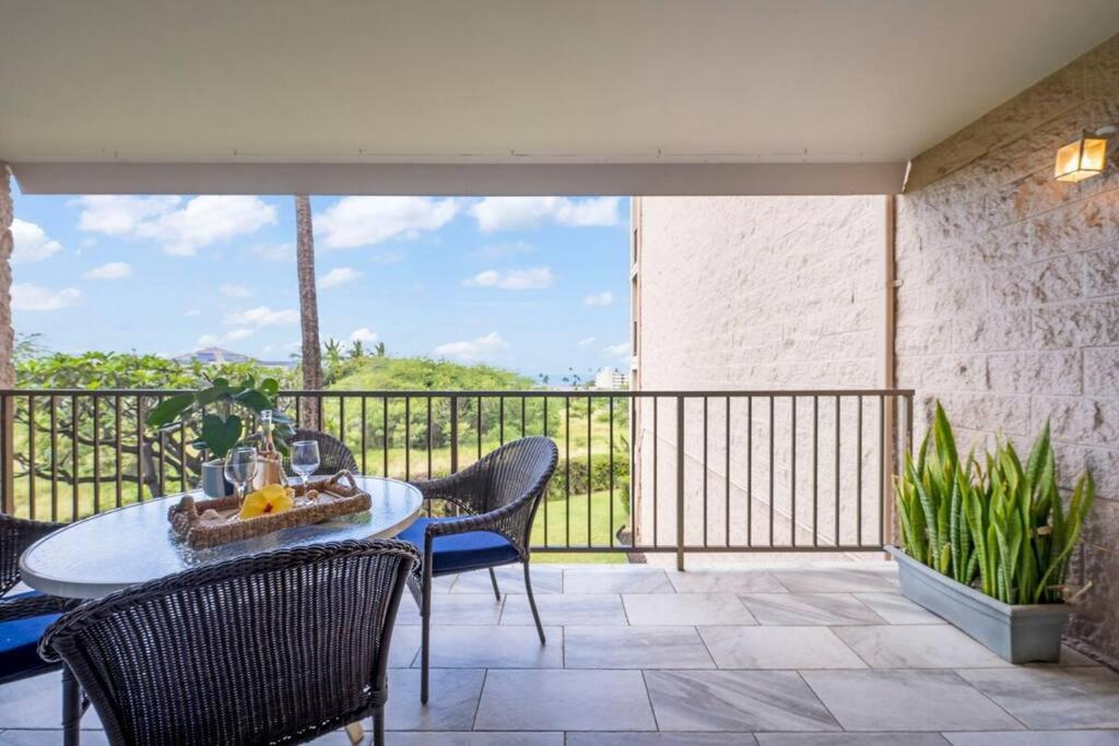 Balkón nebo terasa v ubytování Kihei Alii Kai D207- Ocean view, walk to shops, dining, and Kam I Beach