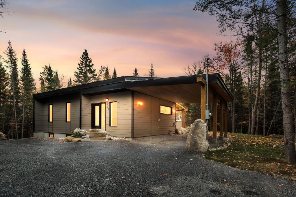 Chalet Oasis du Bois, NotreDamedelaMerci (updated prices 2024)