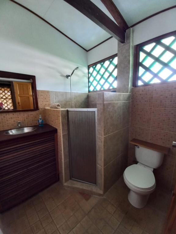 Koupelna v ubytování Pagalù Hostel