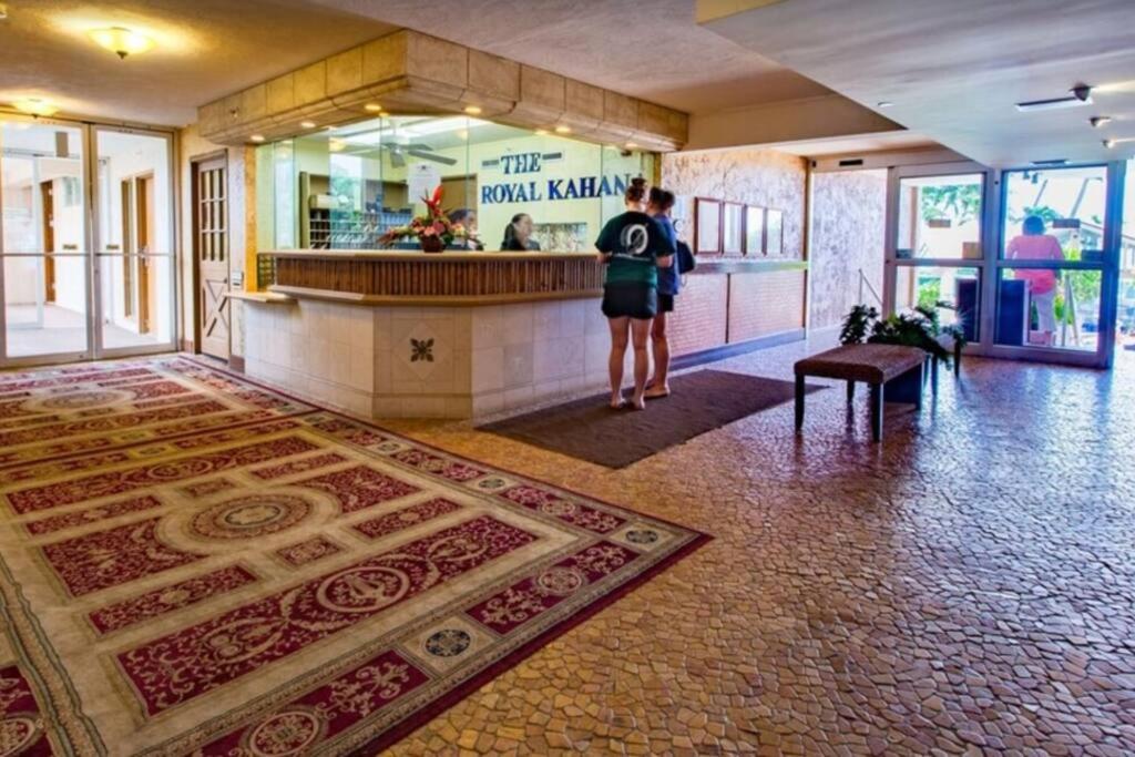 Majutusasutuse Royal Kahana 1009- Oceanfront unobstructed views from the 10th floor töötajad