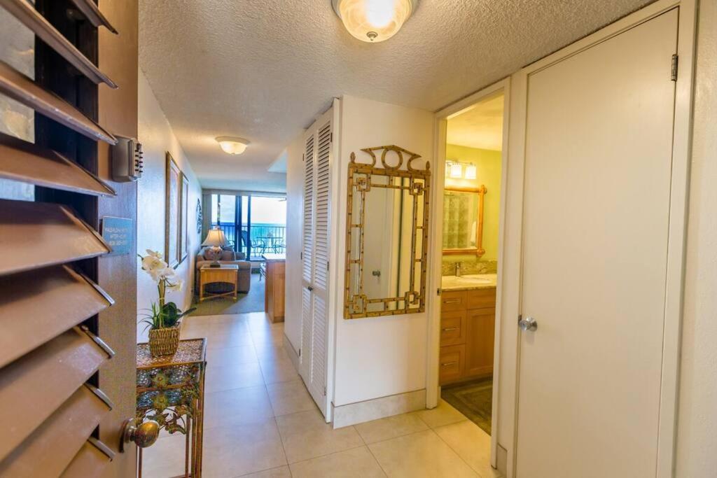 Fotografie z fotogalerie ubytování Kaleialoha 413- Remodeled Top floor and direct oceanfront views v destinaci Kahana