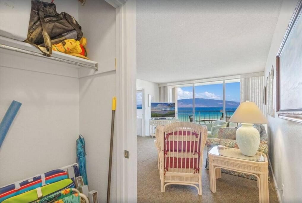 Istumisnurk majutusasutuses Royal Kahana 1009- Oceanfront unobstructed views from the 10th floor