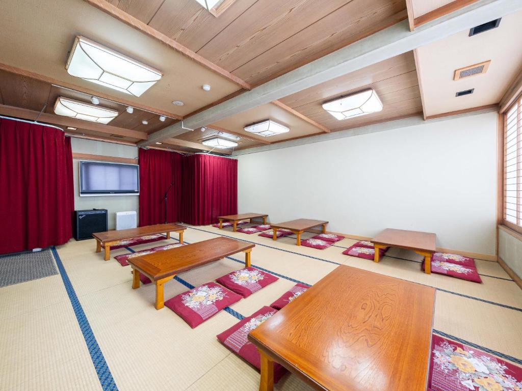 TV a/nebo společenská místnost v ubytování Fuji Sakura Onsen Ryokan