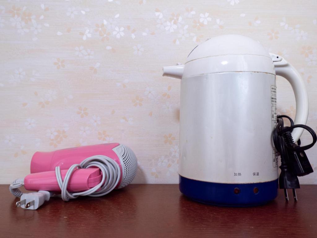 Příslušenství pro přípravu čaje a kávy v ubytování Fuji Sakura Onsen Ryokan