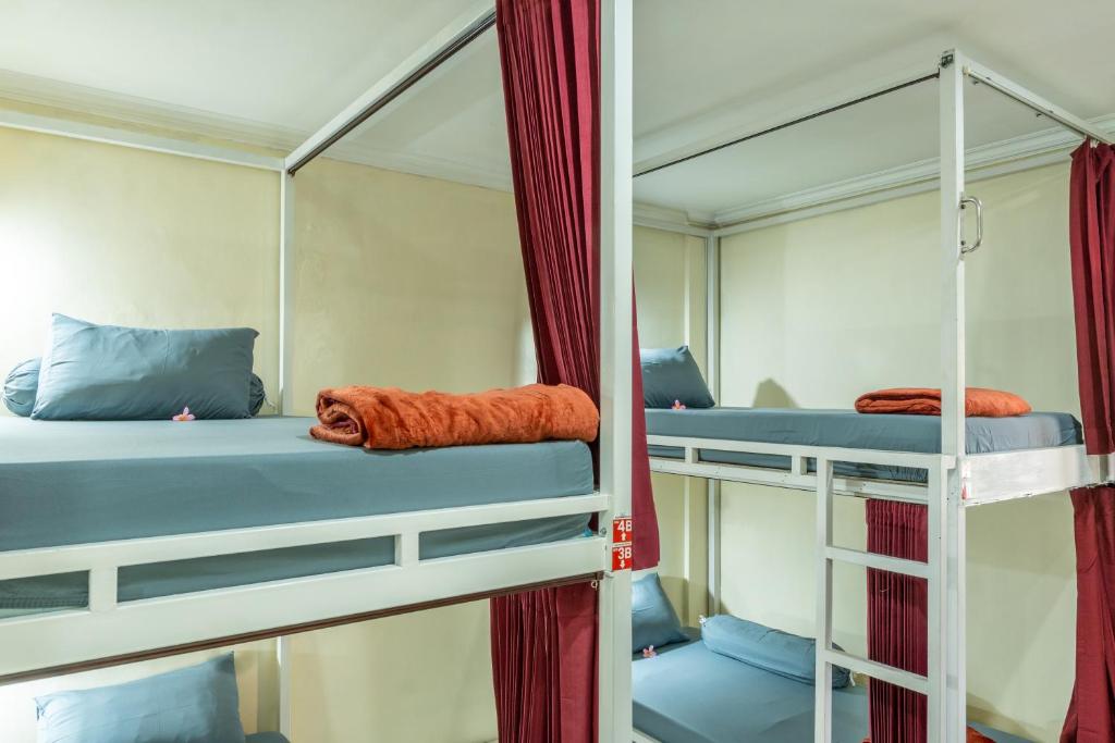 Postel nebo postele na pokoji v ubytování Maharani Hostel
