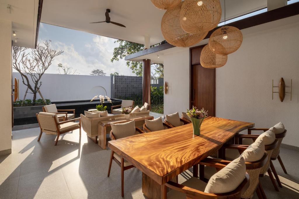Posezení v ubytování Sumitra Luxury Villas & Resort by Pramana
