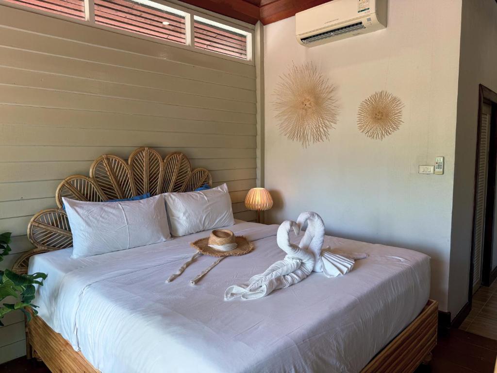Postel nebo postele na pokoji v ubytování À La Koh Kood Resort