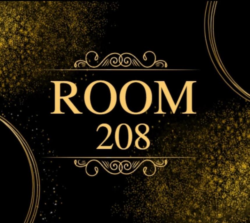 ein schwarzer und goldener Hintergrund mit dem Wortraum in der Unterkunft Love Room 208 Appartement 30m2 in Lambersart