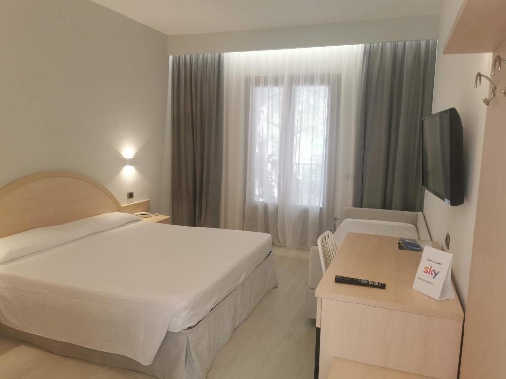 Postel nebo postele na pokoji v ubytování Hotel Gabbiano Beach
