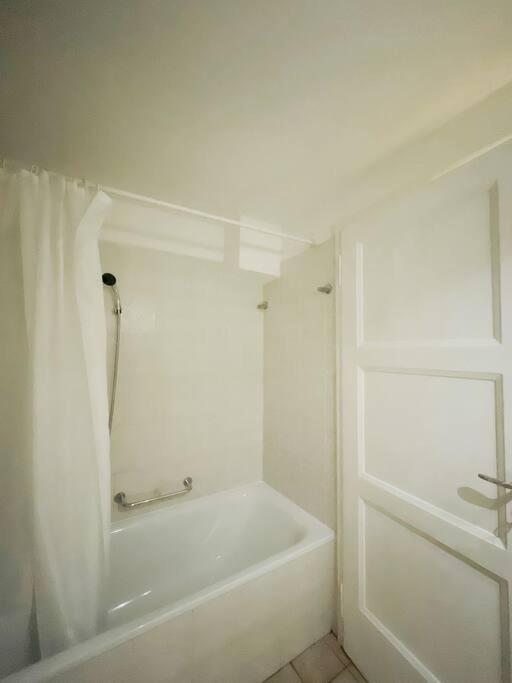 Gotthard House - Resim 3