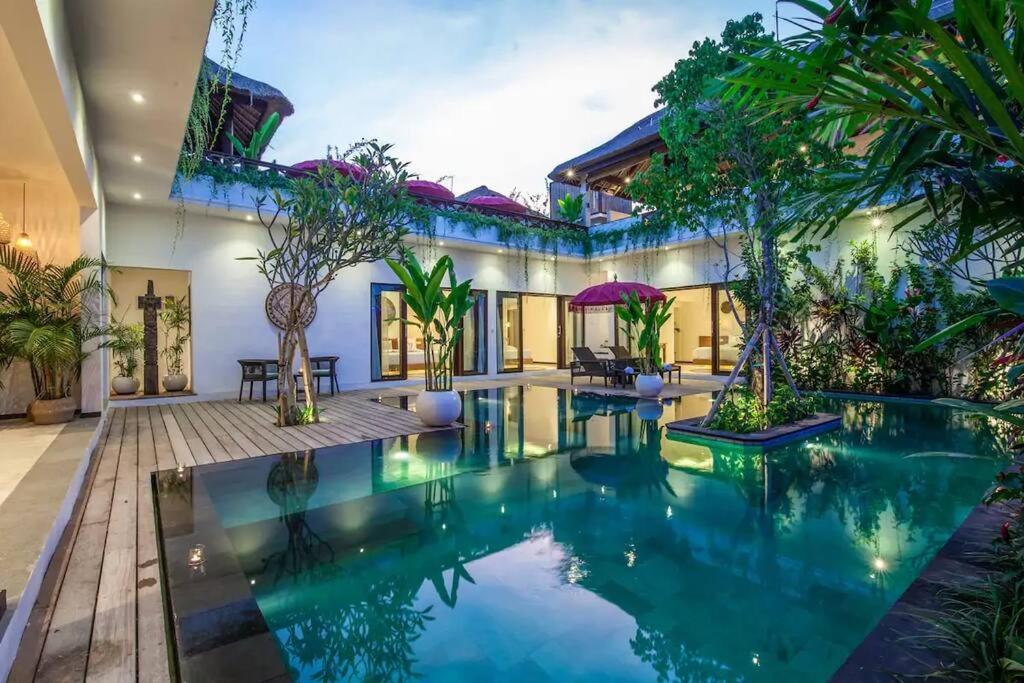 Πισίνα στο ή κοντά στο Frangipani Villa Merah at Berawa