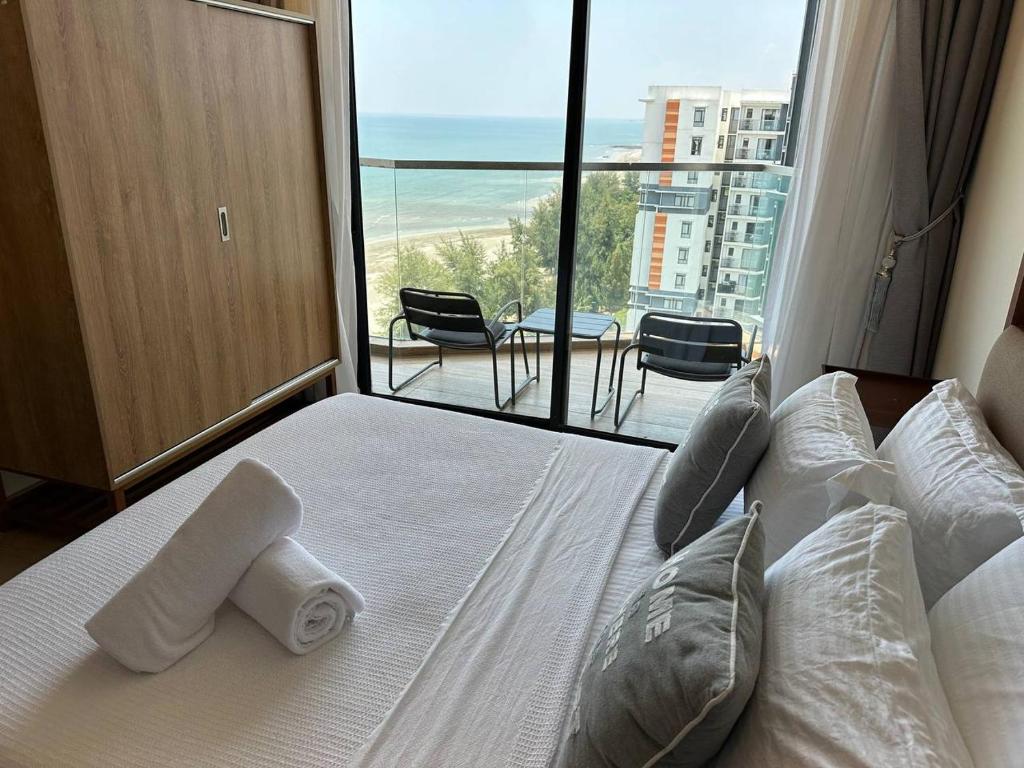 Ένα ή περισσότερα κρεβάτια σε δωμάτιο στο HideAway@Timurbay Seafront Residence