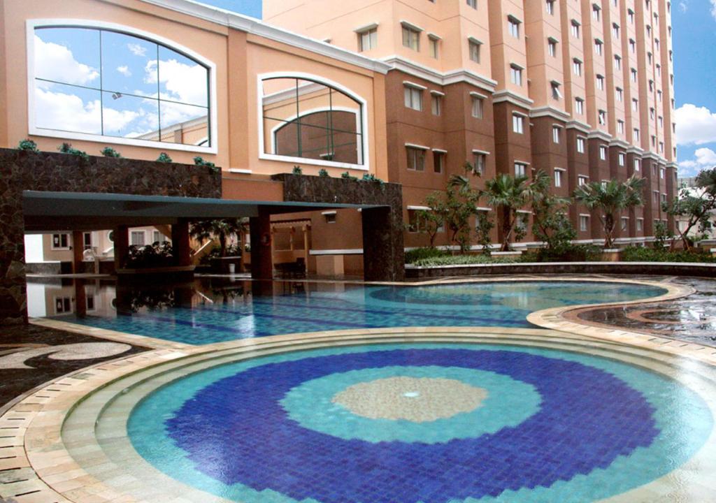 Bazén v ubytování Highlander Apartemen City Resort nebo v jeho okolí