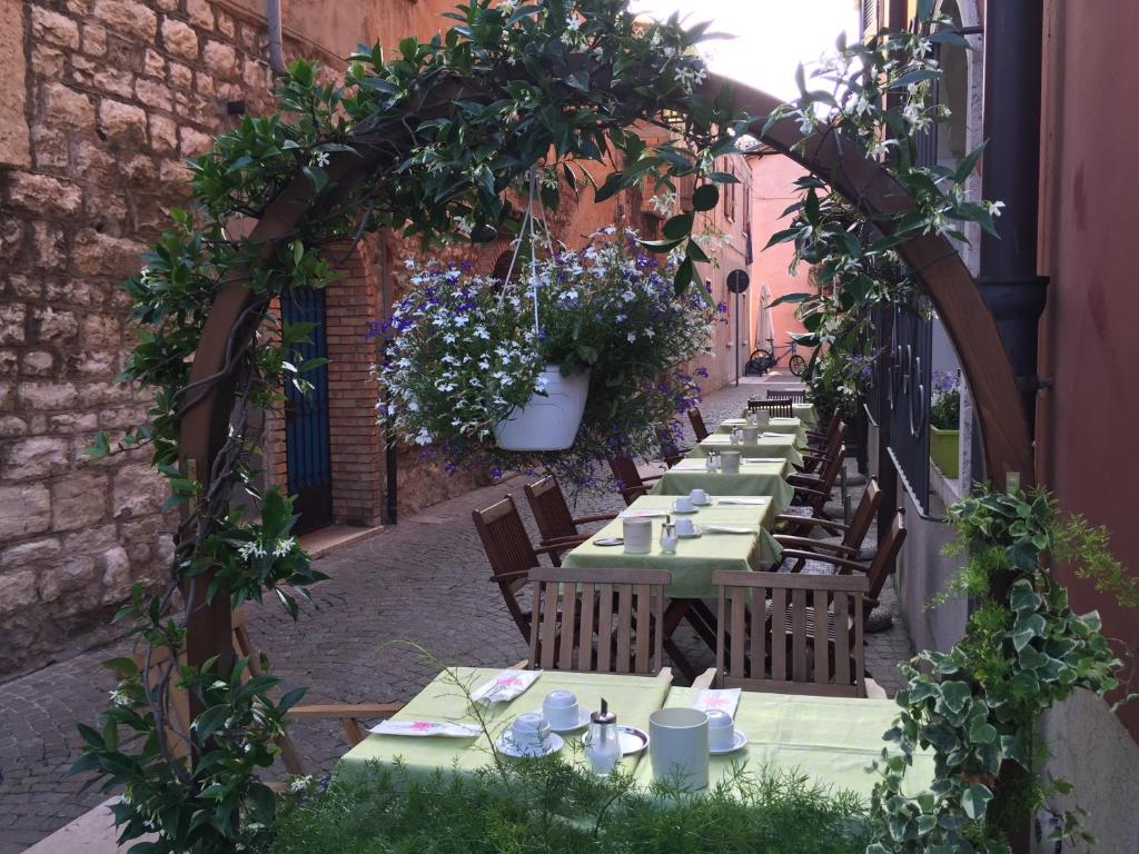 Fotografie z fotogalerie ubytování Hotel "ALBERGO DA PINA" v destinaci Lazise
