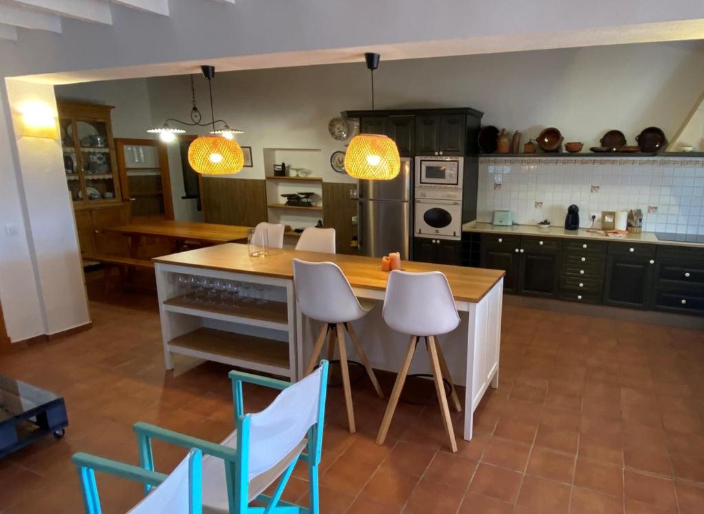 Kuchyň nebo kuchyňský kout v ubytování Holiday Home Finca SANT JAUME