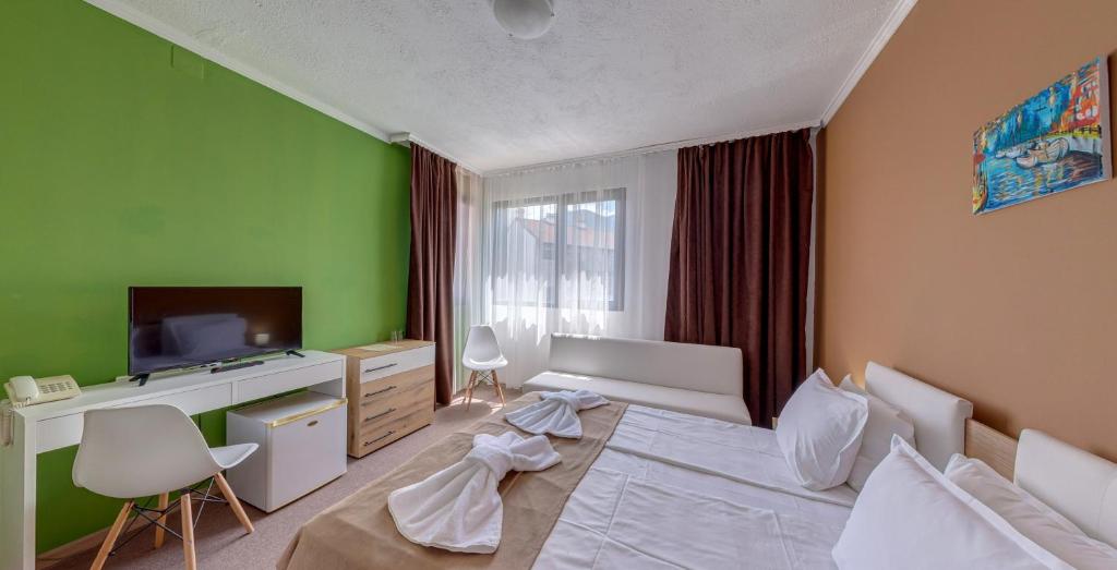 TV a/nebo společenská místnost v ubytování Grami Hotel