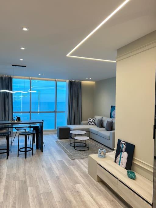 SEA VIEW APARTMENT IN PROMENADE - Image 2