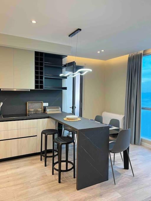 SEA VIEW APARTMENT IN PROMENADE - Image 4
