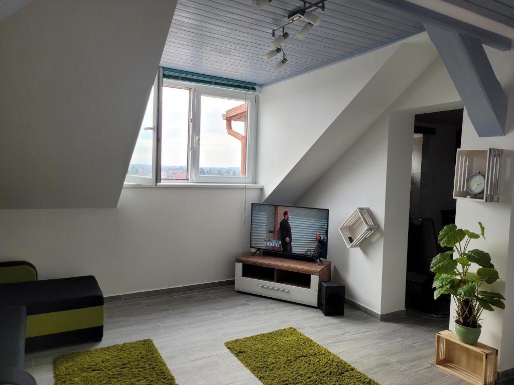 LUCA tetőtéri Apartman 8500 Pápa, 59 Jókai Mór utca kép - 1