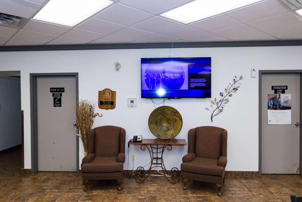 Posezení v ubytování Super 8 by Wyndham Drayton Valley
