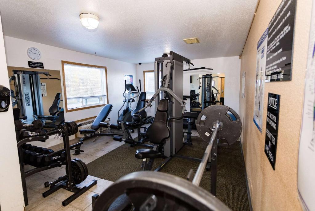 Fitness centrum a/nebo fitness zařízení v ubytování Super 8 by Wyndham Drayton Valley