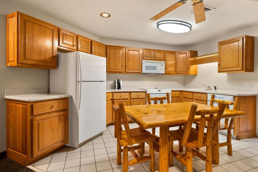 Best Western Northwoods Lodge - Suite King Con Cocina - No Fumadores