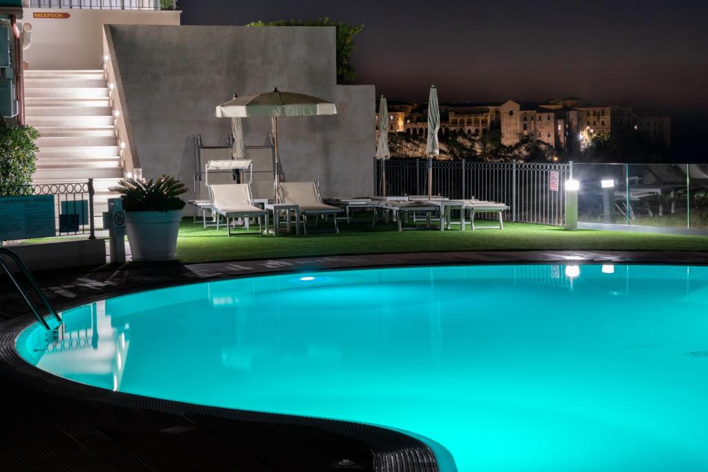The swimming pool at or close to Residence New Paradise