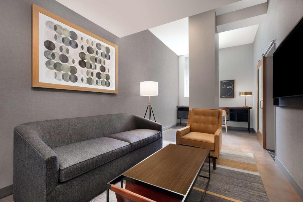 The Slate Hotel Denver Downtown, Tapestry by Hilton - Suite King