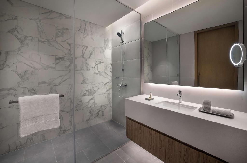 Koupelna v ubytování Doubletree By Hilton Abu Dhabi Yas Island Residences
