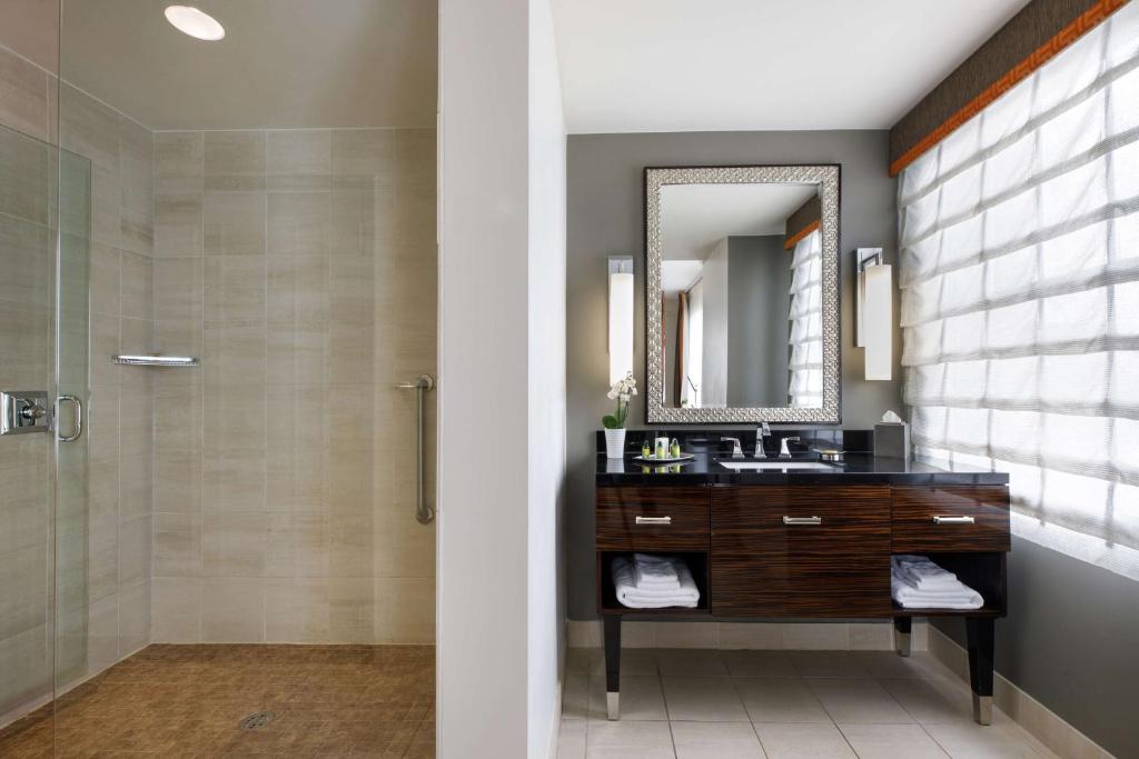 Colcord Hotel Oklahoma City, Curio Collection by Hilton - Habitación Esquinera Con Cama King