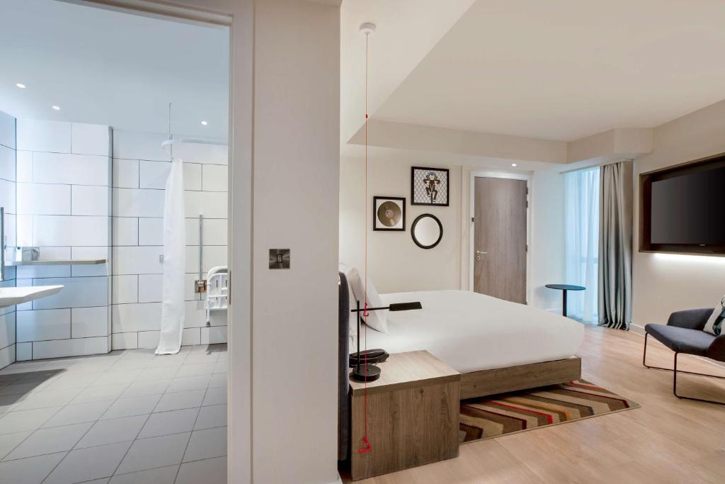 Hampton By Hilton Bath City - Resim 34