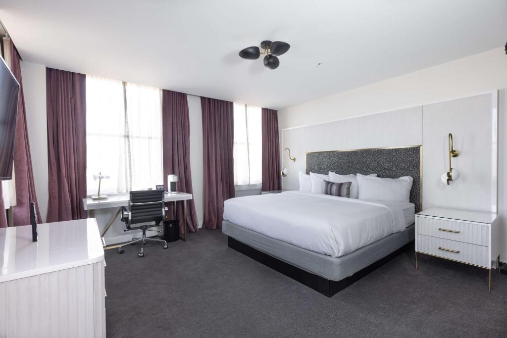 The Kelly Birmingham, Tapestry Collection By Hilton - Deluxe King Room Con Vista A La Ciudad